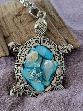 Silver Tined Turtle Necklace with Turquoise Abakone Shell